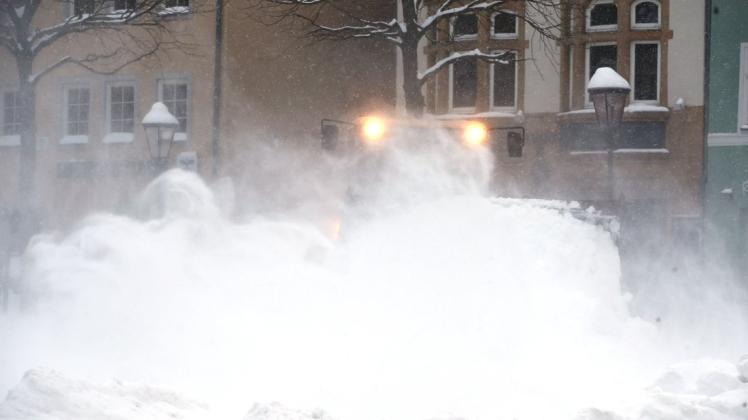 In Jena müssen tausende Haushalte bei Minusgraden die Nacht ohne Heizung verbringen. In Jena müssen tausende Haushalte bei Minusgraden die Nacht ohne Heizung verbringen.