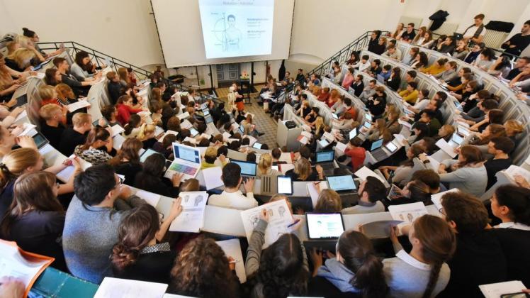 In den Hörsälen sitzen auch immer mehr Studenten ohne Abitur. Foto: dpa/Waltraud Grubitzsch