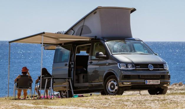 Der Volkswagen T6 ist beliebt als Campingwagen. Foto: imago images/Eibner Europa/Juergen Feichter
