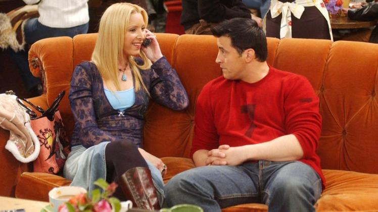 "Phoebe" Lisa Kudrow (l.) spricht in einem Podcast über bereits gedrehte Szenen-Pakete für das "Friends"-Revival.