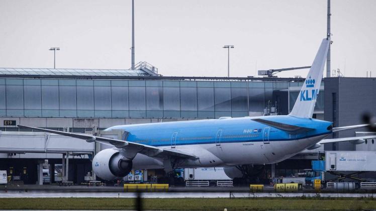 Ein Paar in den Niederlanden ist aus der Corona-Quarantäne geflohen und saß danach bereits wieder im Flugzeug auf dem Weg nach Spanien.