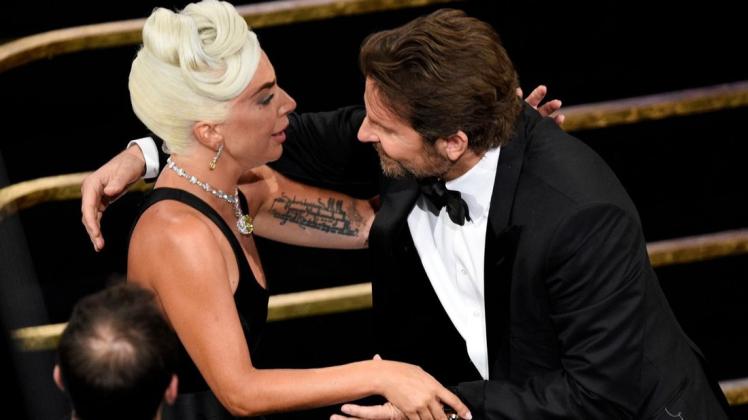 Lady Gaga und Bradley Cooper bei der Oscar-Verleihung. Foto: dpa/Chris Pizzello