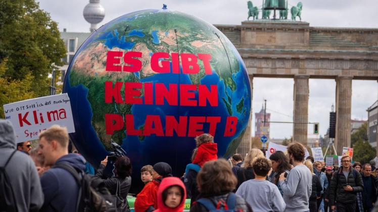 Klima-Demo vor dem Brandenburger Tor.