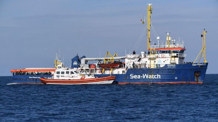 Die deutsche Hilfsorganisation Sea Watch ist im Einsatz vor Libyen, um Flüchtlinge vor dem Ertrinken zu retten. Foto: dpa/Salvatore Cavalli