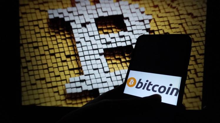 Nach steigenden Kursen, erlebt die Kryptowährung Bitcoin einen Einbruch. Symbolfoto