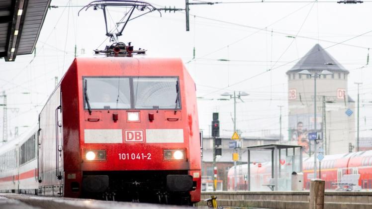 Bereits jetzt fallen einige Züge wegen eines hohen Krankenstandes der Lokführer aus. Welchen Einfluss wird Omikron auf den Fahrplan haben? Bereits jetzt fallen einige Züge wegen eines hohen Krankenstandes der Lokführer aus. Welchen Einfluss wird Omikron auf den Fahrplan haben?