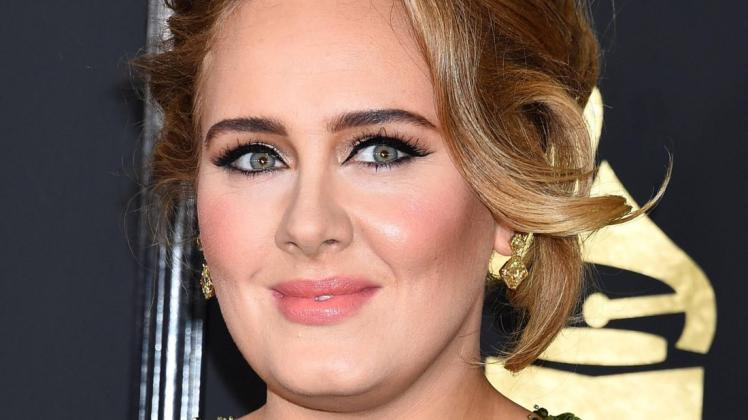 Sängerin Adele wird für ein Kostüm-Foto auf Instagram kritisiert.