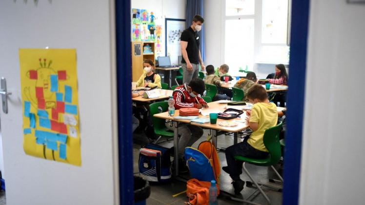 Die Schüler sind vielerorts zurück in den Klassenzimmern. Erwartet Deutschland ein Öffnungskurs wie in Großbritannien?
