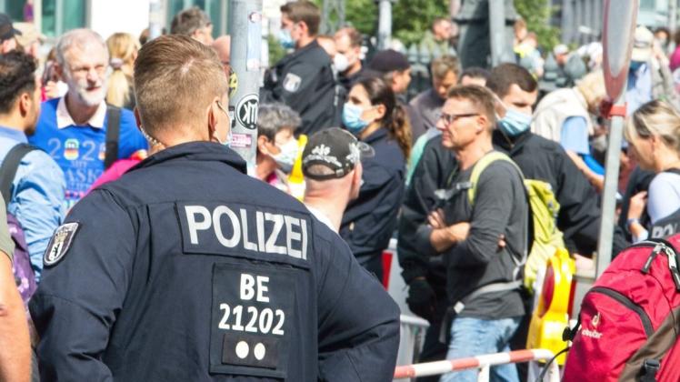 Verschärfte Corona-Regeln: Bei Demonstrationen mit mehr als 100 Teilnehmern soll in Berlin künftig eine Maskenpflicht gelten.