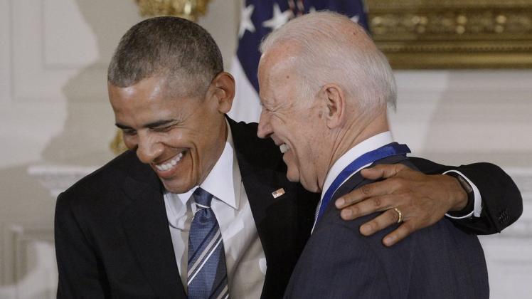 Schnappschuss von 2017: Auch privat passte es gut zwischen dem damaligen Präsidenten Barack Obama (links) und Vizepräsident Joe Boden. Foto: imago images/ZUMA Press Schnappschuss von 2017: Auch privat passte es gut zwischen dem damaligen Präsidenten Barack Obama (links) und Vizepräsident Joe Boden. Foto: imago images/ZUMA Press