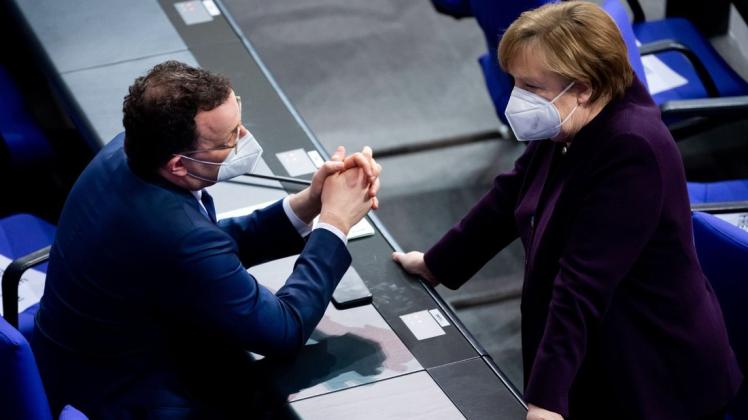 Lassen sich Gesundheitsminister Jens Spahn und Kanzlerin Angela Merkel zu wenig ausgewogen beraten?