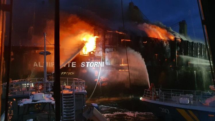 Auf dem Hamburger Frachter "Almirante Storni" ist vor der schwedischen Küste ein Feuer ausgebrochen.