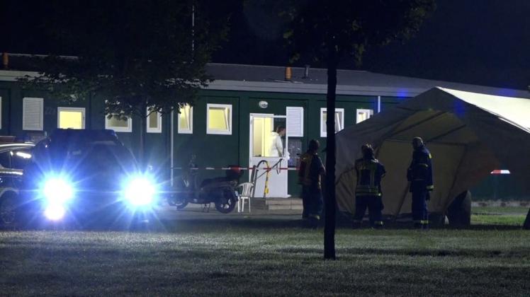 Bei einem Messerangriff in einer Unterkunft für Geflüchtete im Münsterland ist ein 35 Jahre alter Bewohner getötet worden.