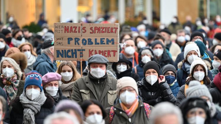 Protest gegen Spaziergänger: Am Montag will Marcel Fahrtmann auch in Meppen ein Zeichen gegen Verfechter von Verschwörungsideologien setzen (Symbolbild).