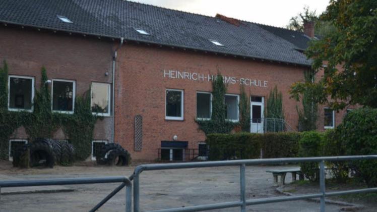 Die Außenstelle der Wilhelm-Wisser-Schule in Hutzfeld wird nun doch geschlossen, weil die Zahl an dort unterrichteten Schülerinnen und Schülern zu gering ist. Die Heinrich-Harms-Grundschule hingegen bleibt bestehen.