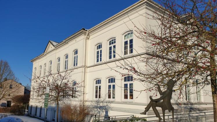 Bislang gibt es nicht für alle Lehrer und Mitarbeiter an der Wilhelm-Wisser-Gemeinschaftsschule einen Parkplatz. Aber wäre das überhaupt zeitgemäß - das ist die Frage.