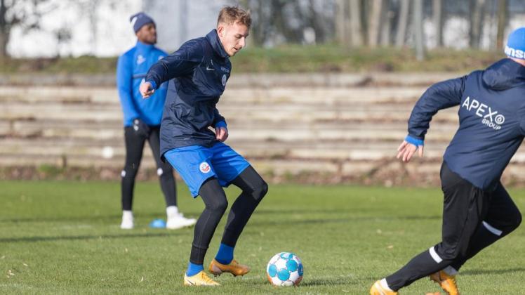 Wenige Tage nach seiner Verpflichtung am Donnerstag feiert Timo Becker sein Debüt für den FC Hansa im Heimspiel gegen den 1. FC Heidenheim.