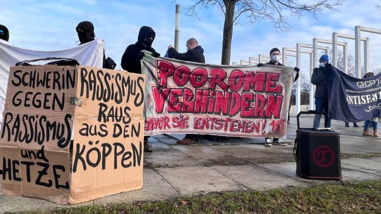 Seit Anfang des Jahres gibt es jeden Montag und Sonnabend eine Gegenkundgebung auf dem Bertha-Klingberg-Platz.