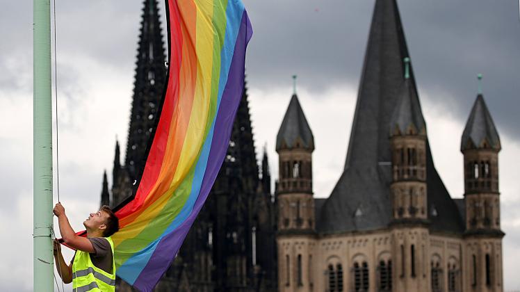 125 Mitarbeiter der katholischen Kirche haben sich als queer geoutet.