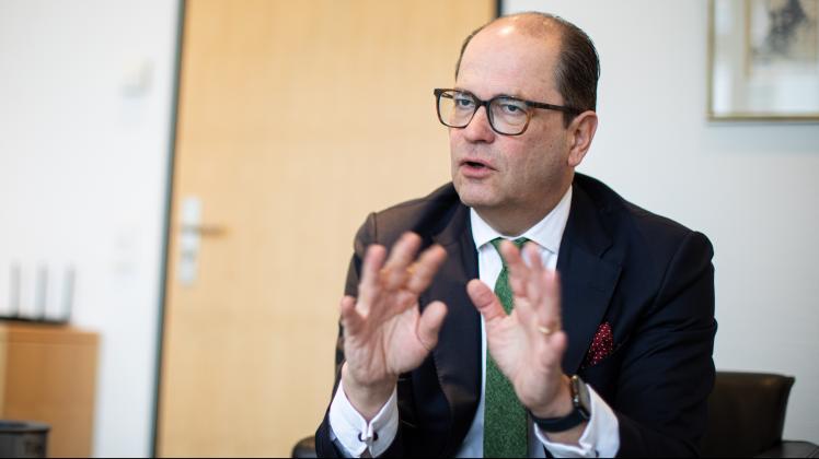 Corona-Pandemie, Fachkräfte, Ausbildung - im Gespräch mit IHK-Präsident Uwe Goebel.