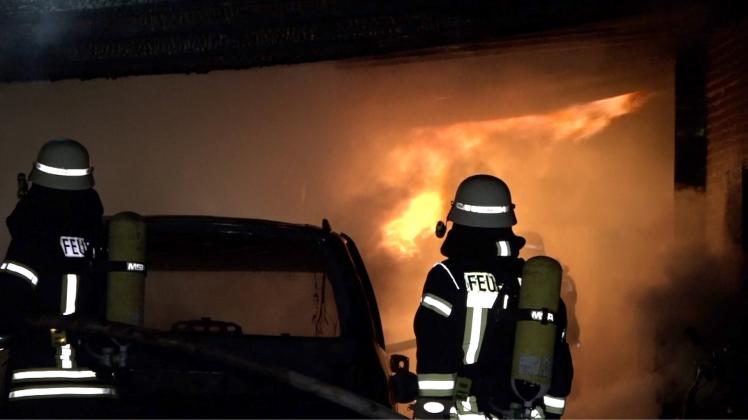 Feuer in einem Carport in Melle-Buer