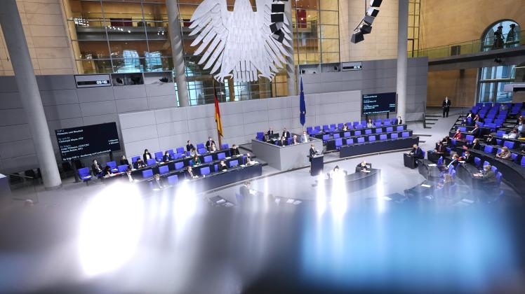 Im Bundestag gilt beim Genesenenstatus noch die alte 6-Monate-Regel.