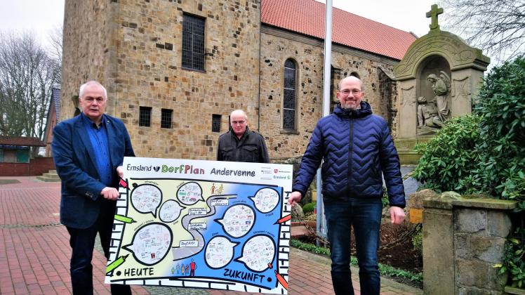 Welche Ideen gibt es für Andervenne? Bürgermeister Reinhard Schröder sowie die Ratsmitglieder August Krümberg und Thomas Wübbe (von links) zeigen das Plakat mit Ideen. Konkret werden soll es unter anderem vor der Kirche.