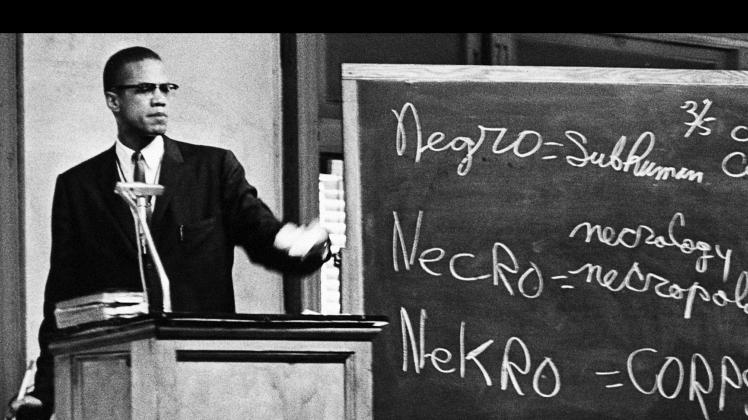 Den Begriff „Neger” analysiert Malcolm X analysiert bei einem Vortrag im August 1963. Heute ist das Wort aus dem deutschen Sprachgebrauch gestrichen.