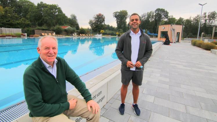 Trotz Corona und Schlecht-Wetter-Sommer sind Rainer Lange (l.) und Hani Al Mohraji vom „Saunahuus" zufrieden mit der Freibadsaison. Für 2022 hoffen beide aber auf „endlich wieder normale Zeiten".