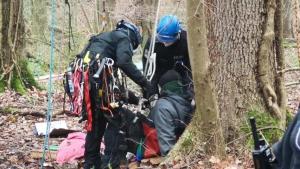 Räumung von besetztem Wald in Wuppertal durch die Polizei