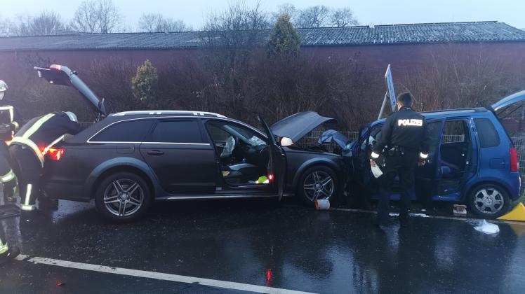 Zwei Autos waren an dem Unfall in Groß-Fullen am Donnerstagmorgen beteiligt.