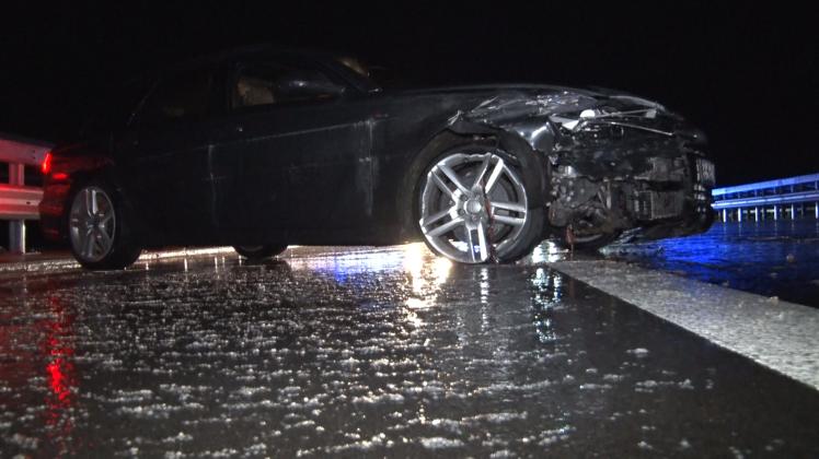 Wegen eines heftigen Hagelschauers ist es am Donnerstagabend zu mehreren Unfällen auf der A31 in Höhe der Anschlussstelle Lohne/Wietmarschen gekommen.