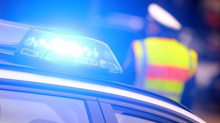 Die Polizei arbeitete einen Unfall auf der Landesstraße 211 bei Schlesen ab. Ein alkoholisierter 38-Jähriger war mit seinem Audi Q5 von der Straße abgekommen.