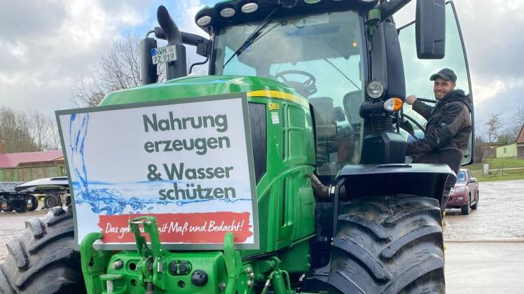 Auch der Landwirtschaftsmeister Dennis Tonn wird sich von Köchelstorf aus auf den  Weg zur Trecker-Demo nach Schwerin machen. Neben ihm nehmen sieben weitere Bauern aus Köchelstorf an dem Korso teil.