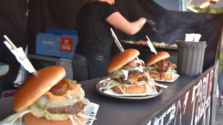 Burger auf dem Streetfood-Festival Delmenhorst Die dwfg sagt das Streetfood-Festival dieses Jahr ab.