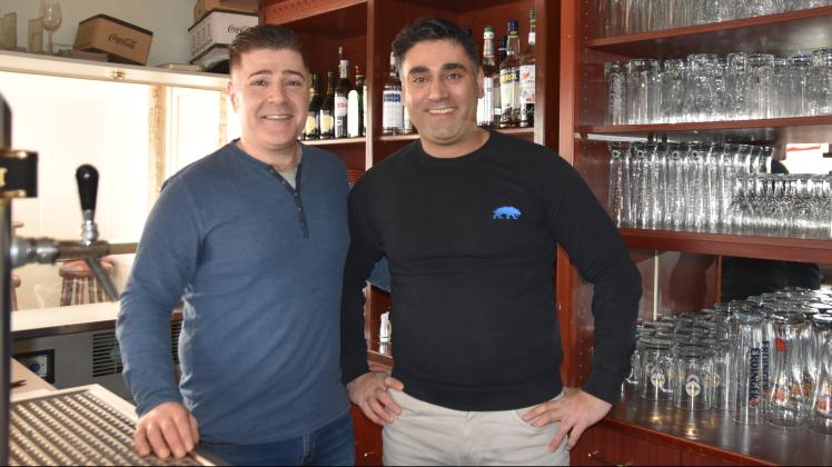 Gebro Aras (links) und sein Bruder Kennedy Aras haben die Pizzeria vor zehn Jahren von ihren Eltern übernommen. Jetzt ist auch für sie Schluss mit dem Restaurant. 
