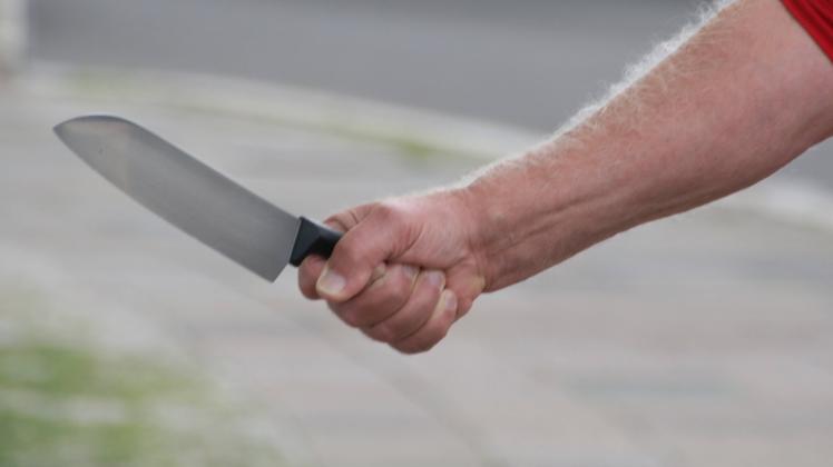Ein Pizzabäcker hat zwei bewaffnete Räuber mit einem Küchenmesser vertrieben. (Symbolbild) 