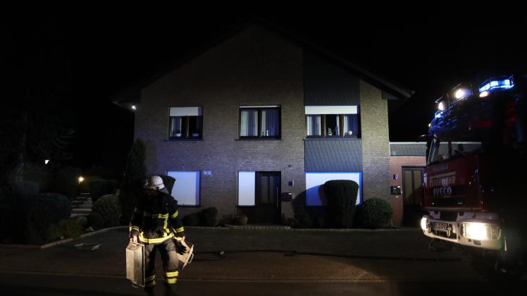 Schnell unter Kontrolle hatte die Feuerwehr einen Schornsteinbrand in Holthausen-Biene.