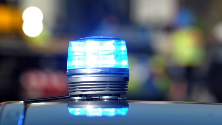 In Klein Berßen ist es am Montag zu einem Unfall gekommen. Ein Mann ist mit seinem Auto von der Haselünner Straße abgekommen. 