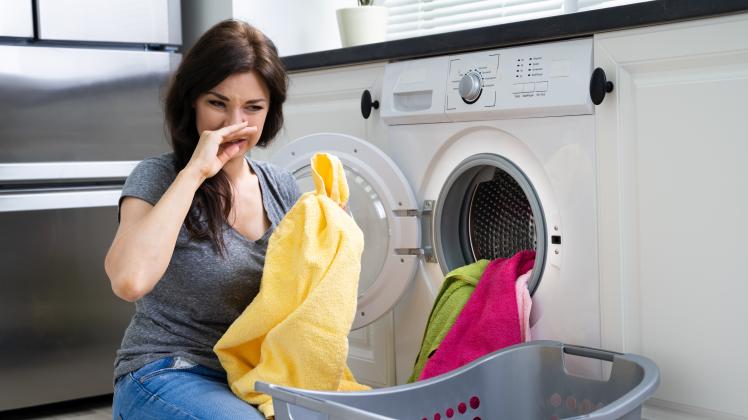 Ihre Waschmaschine gibt einen üblen Geruch ab? Das lässt sich schnell beheben.