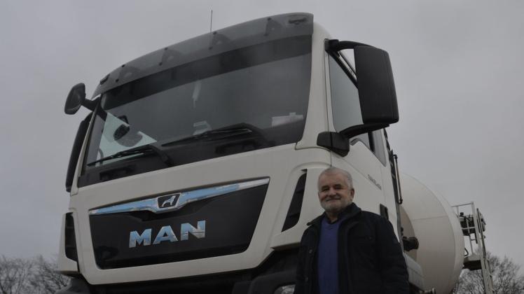 Thomas Ulbrich vor einem der 35 Betonmischer, die für seine Firma mittlerweile in Norddeutschland unterwegs sind. Thomas Ulbrich vor einem der 35 Betonmischer, die für seine Firma mittlerweile in Norddeutschland unterwegs sind.