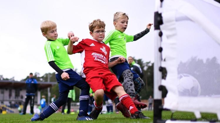 Mit neuen Spielformen sollen die jüngeren Nachwuchskicker ab der Saison 2024/25 noch mehr Spaß am Fußball haben. So der Plan des Deutschen Fußball Bundes.