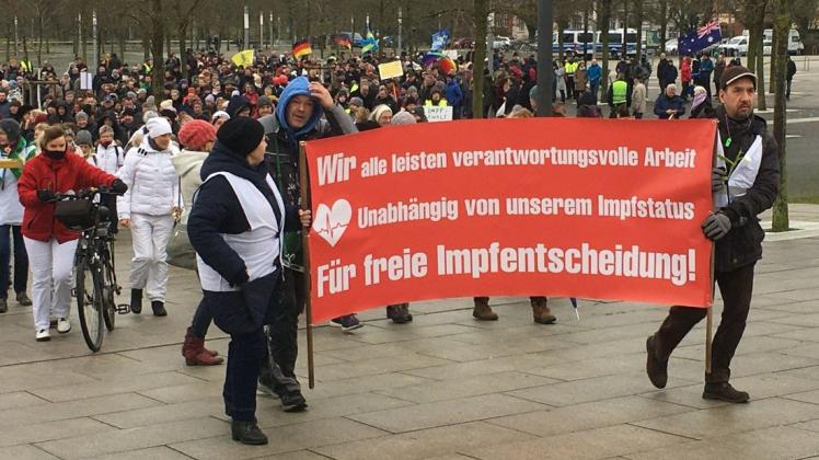 Nach der Auftaktkundgebung auf dem Bertha-Klingberg-Platz startete der Demonstrationszug in Richtung Innenstadt.