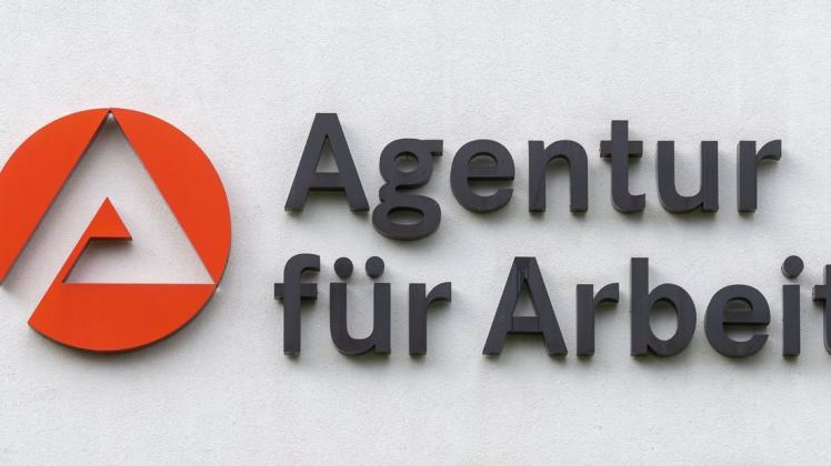 Trotz der Einschränkungen und Maßnahmen zur Eindämmung der Corona-Pandemie hat sich der Arbeitsmarkt 2022 laut der Chefin der Rostocker Agentur für Arbeit, Anke Diettrich, gut entwickelt. Trotz der Einschränkungen und Maßnahmen zur Eindämmung der Corona-Pandemie hat sich der Arbeitsmarkt 2022 laut der Chefin der Rostocker Agentur für Arbeit, Anke Diettrich, gut entwickelt.