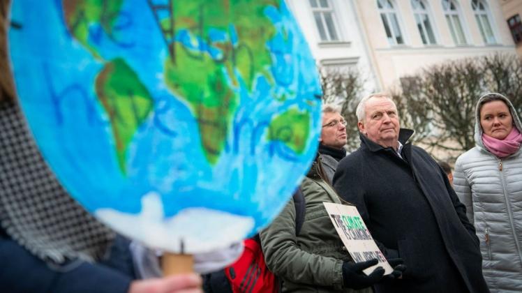 Umwelt- und Klimaminister Till Backhaus bei einer Fridays-for-Future-Demo 2019.