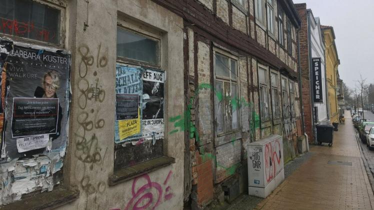 Zum Speicherensemble in der Röntgenstraße gehört auch dieses Fachwerkgebäude aus dem 18. Jahrhundert. Nach den Vorstellungen der Stadt könnte es unter anderem mal als Gästehaus und Treff für Vereine dienen. Zum Speicherensemble in der Röntgenstraße gehört auch dieses Fachwerkgebäude aus dem 18. Jahrhundert. Nach den Vorstellungen der Stadt könnte es unter anderem mal als Gästehaus und Treff für Vereine dienen.