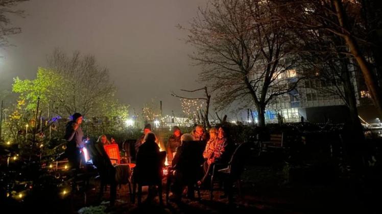 Im Offenen Garten am Wikingturm fand eine Lagerfeuerrunde in der Weihnachtszeit statt. Ende Februar soll es ein ähnliches Event als Biikefeuer geben.