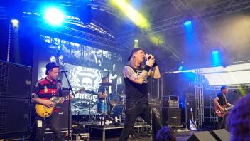 Die Lähdener Punkrockband Civil Courage, hier bei ihrem Schnick-Schnack-Festival 2019, hat dem Bier einen eigenen Song gewidmet.