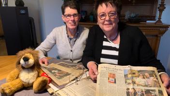 Freuen sich, das nächste Spendenziel erreicht zu haben: Michaela Meier (links) und Renate Brinker.