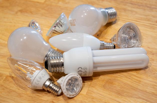 Glühbirne, LED, Halogenstrahler: Angebote gibt es viele auf dem Markt. Heutzutage werden aber vor allem LED-Leuchtquellen verwendet.